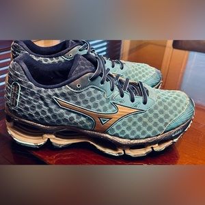 Women Mizuno wave creation
